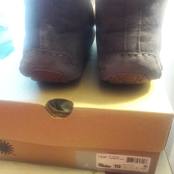 UGG Slippers - Picture 3 of 4